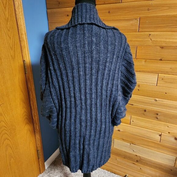 Foreign Exchange M/L Sweater - Picture 3 of 4